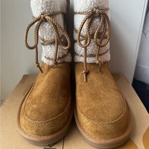 Koolaburra Tan and Cream Winter Boots